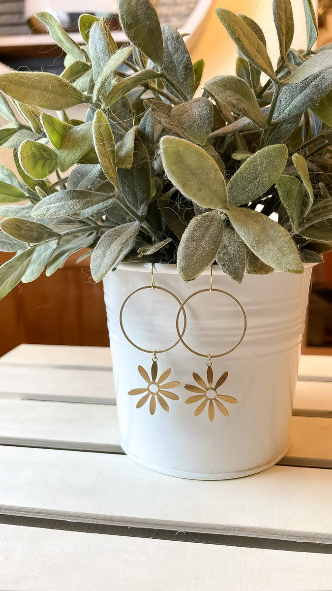 Brass Daisy Hoop – The Tiny Art Shack